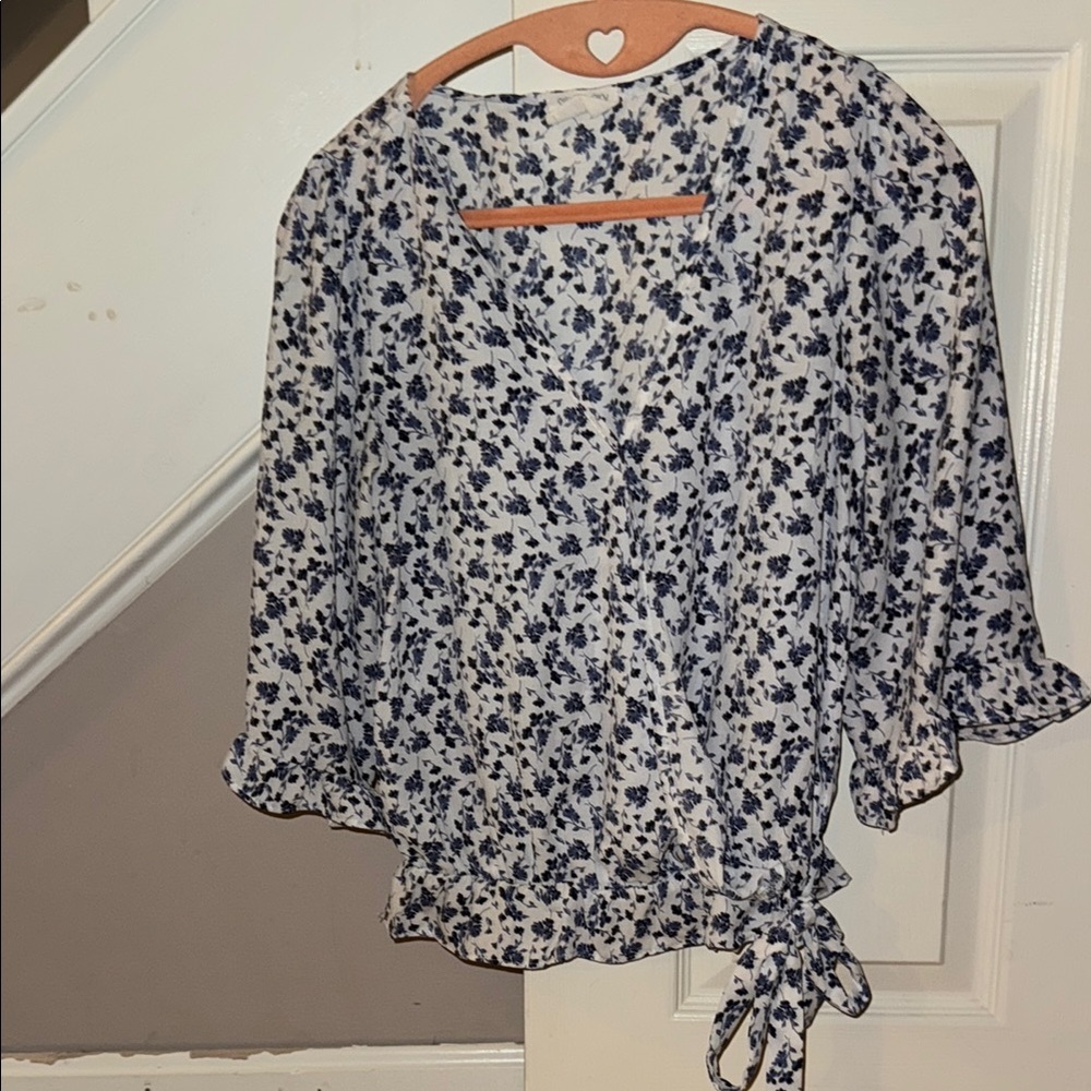 Sienna Sky XS Floral Blue and White Women's Cross Body Top